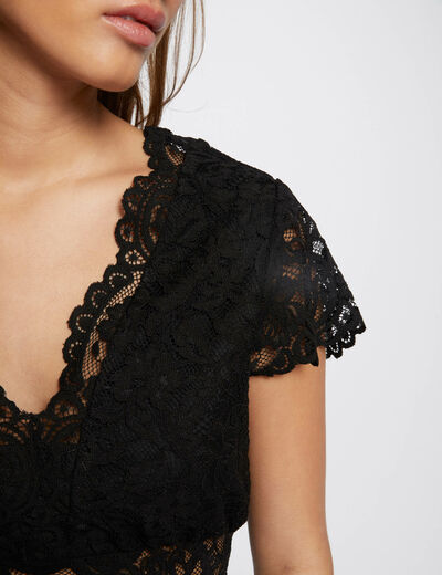 Camiseta encaje y escote en V negro mujer