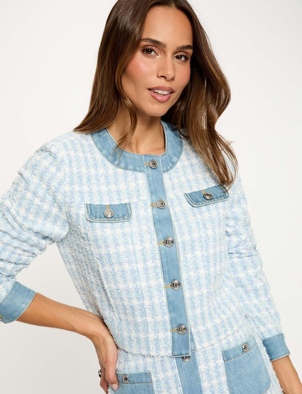 Chaqueta entallada cuello redondo azul cielo mujer