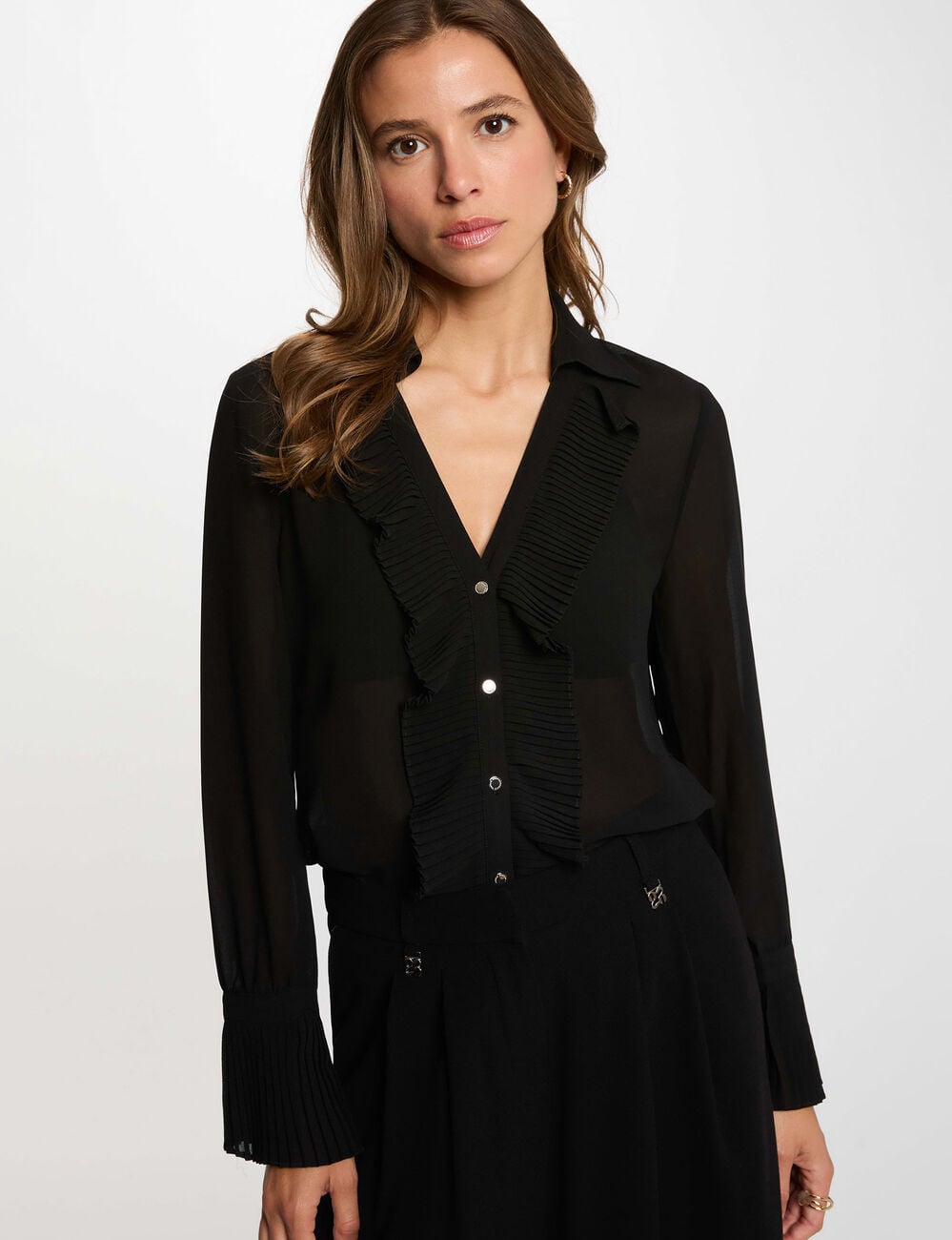 Camisa de gasa con cuello vuelto negro mujer