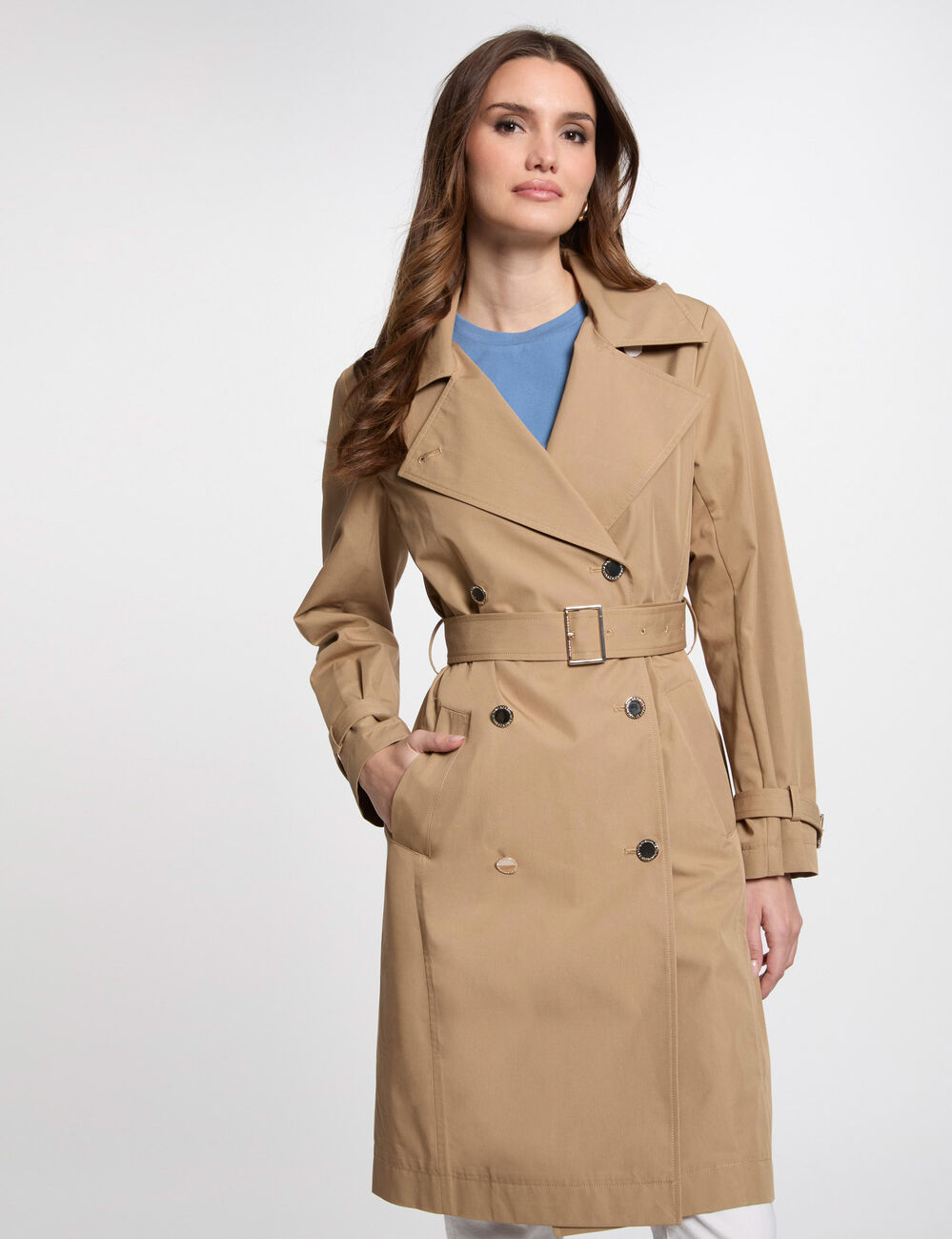Gabardina larga con cinturón beige mujer