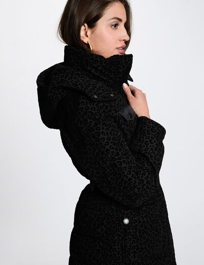 Chaqueta acolchada con cintur&oacute;n negro mujer