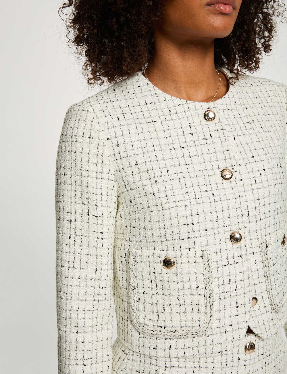 Chaqueta entallada cuello redondo marfil mujer