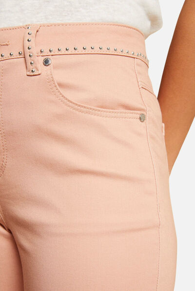 Pantalón slim con tachuelas rosa pastel mujer