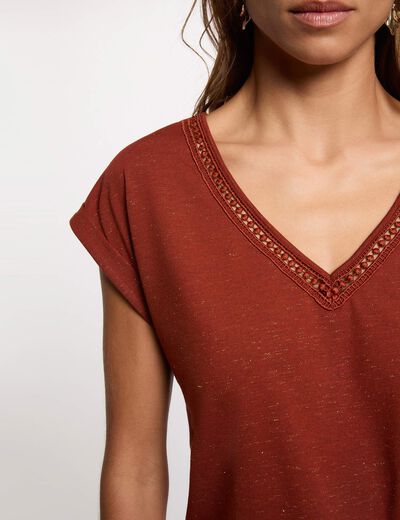 Camiseta brillante cuello v marr&oacute;n co&ntilde;ac mujer