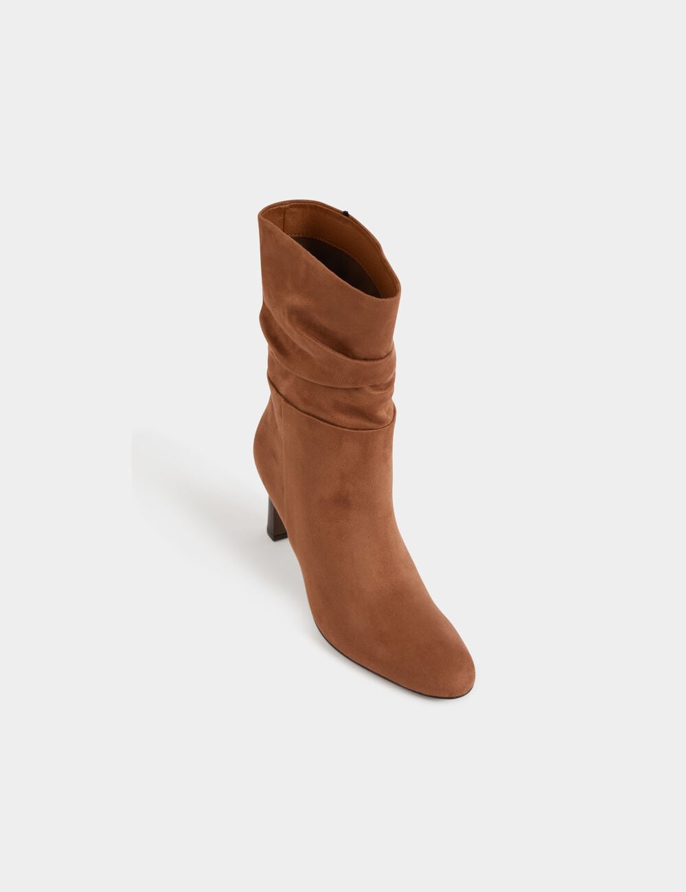 Bota fruncida beige mujer