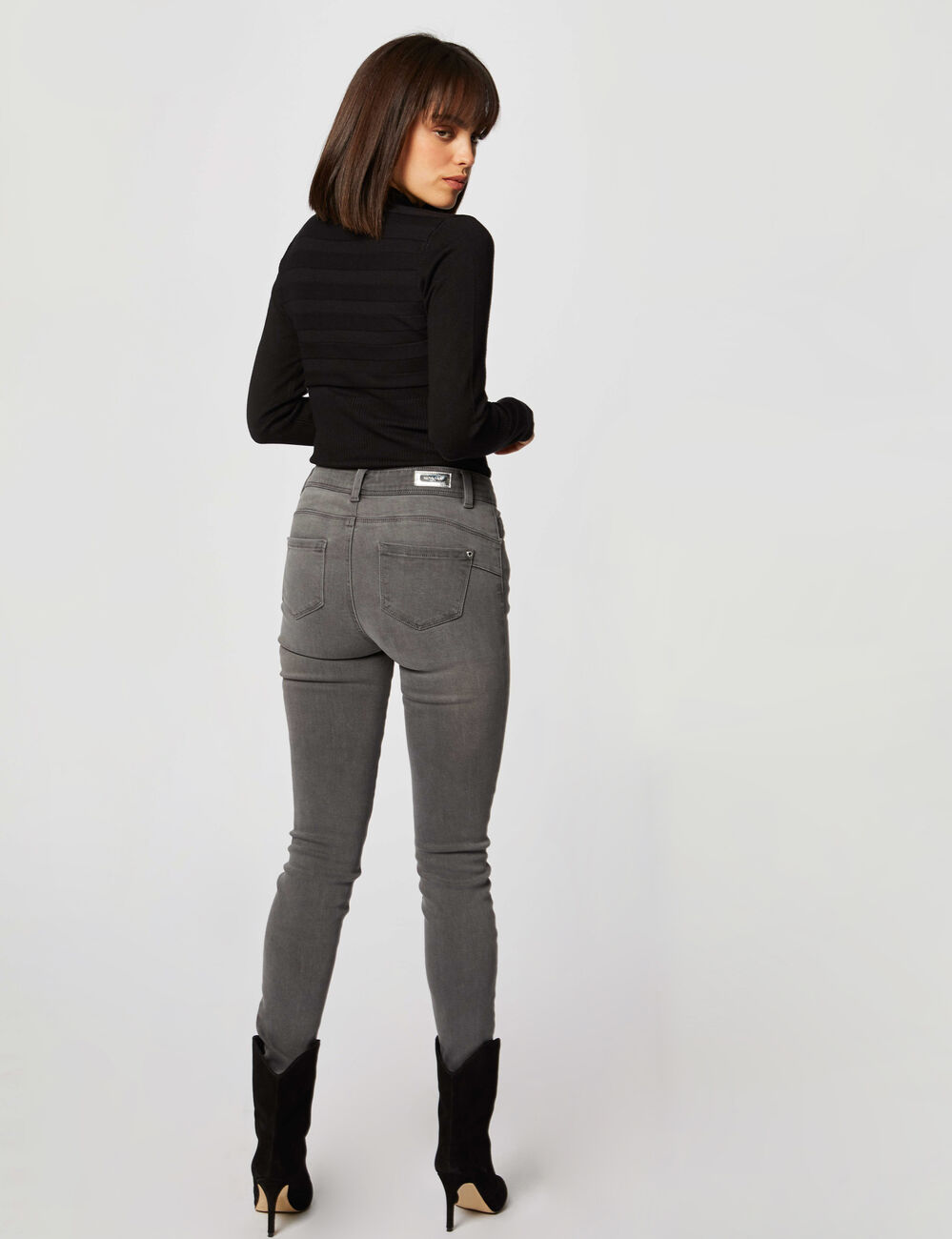 Jersey manga larga con cuello alto negro mujer