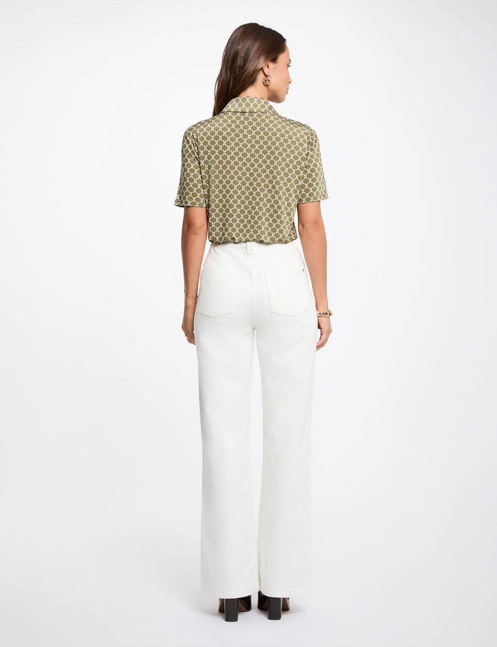 Camisa estampada con cuello abierto verde caqui mujer