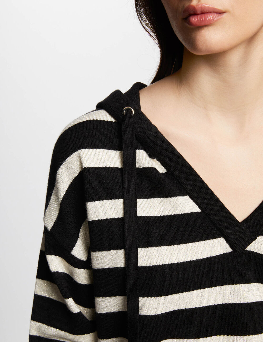 Jersey escote en V y capucha negro mujer