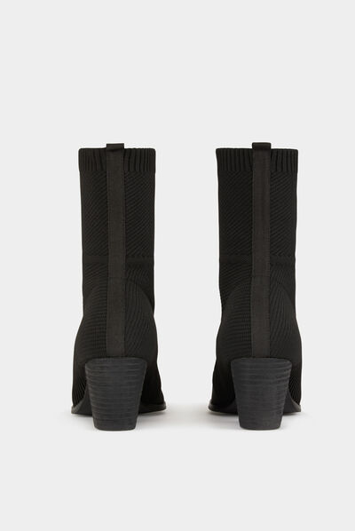 Botines acanalados de tacones apilados negro mujer