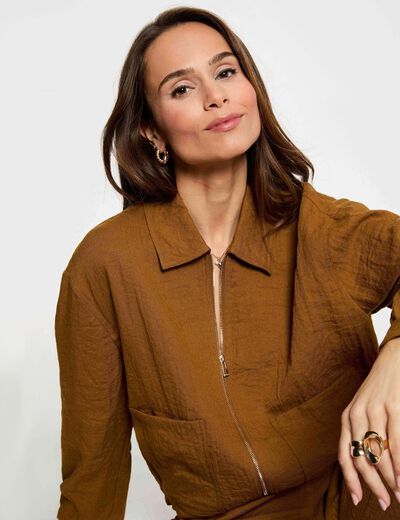 Chaqueta oversize plisada c&aacute;mel mujer