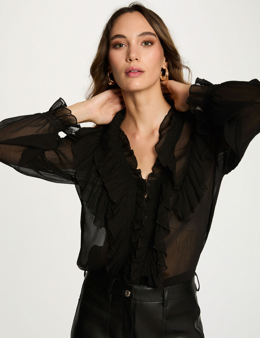 Camisa fluida con cuello en v negro mujer