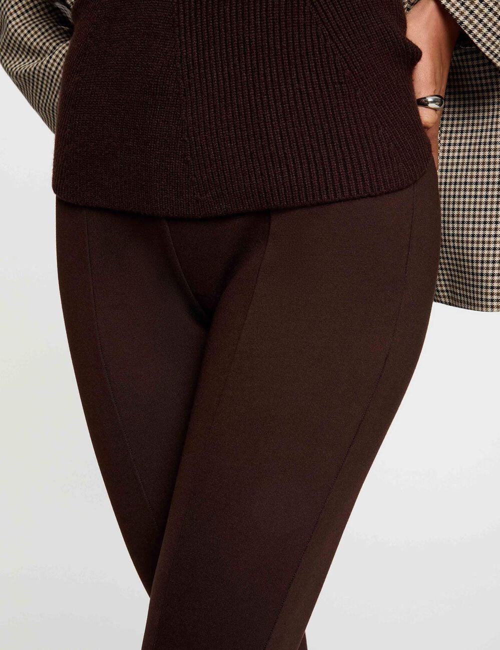 Pantal&oacute;n legging liso marr&oacute;n oscuro mujer