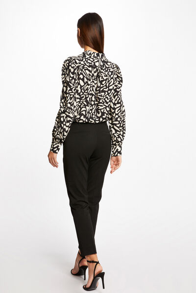 Pantalón de traje ajustado estilo corto negro mujer