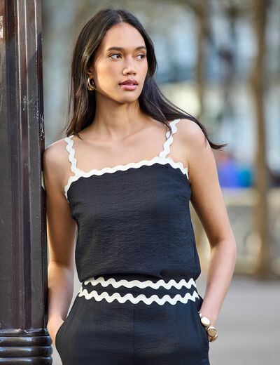 Top ajustado negro mujer