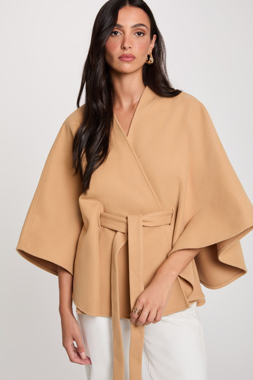 Capa con cintur&oacute;n beige mujer