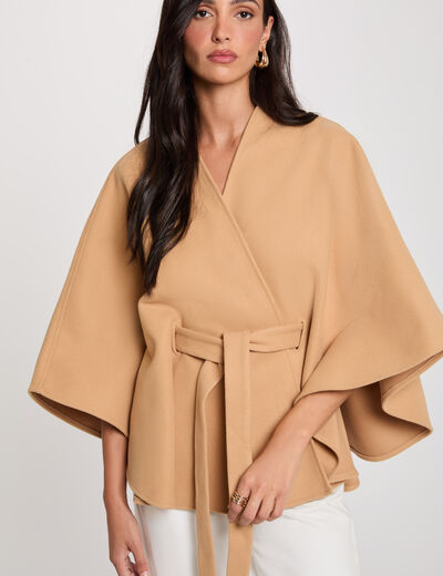 Capa con cintur&oacute;n beige mujer