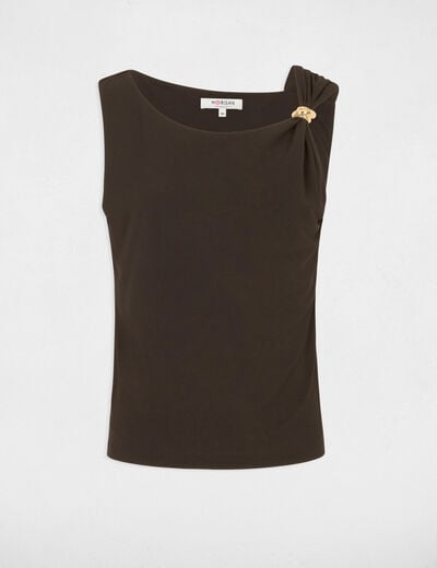 Camiseta asim&eacute;trica con joya marr&oacute;n oscuro mujer
