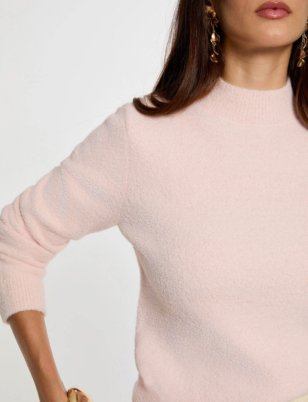Jersey ajustado de cuello alto rosa claro mujer