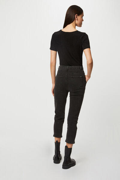 Camiseta manga corta con escote en V negro mujer