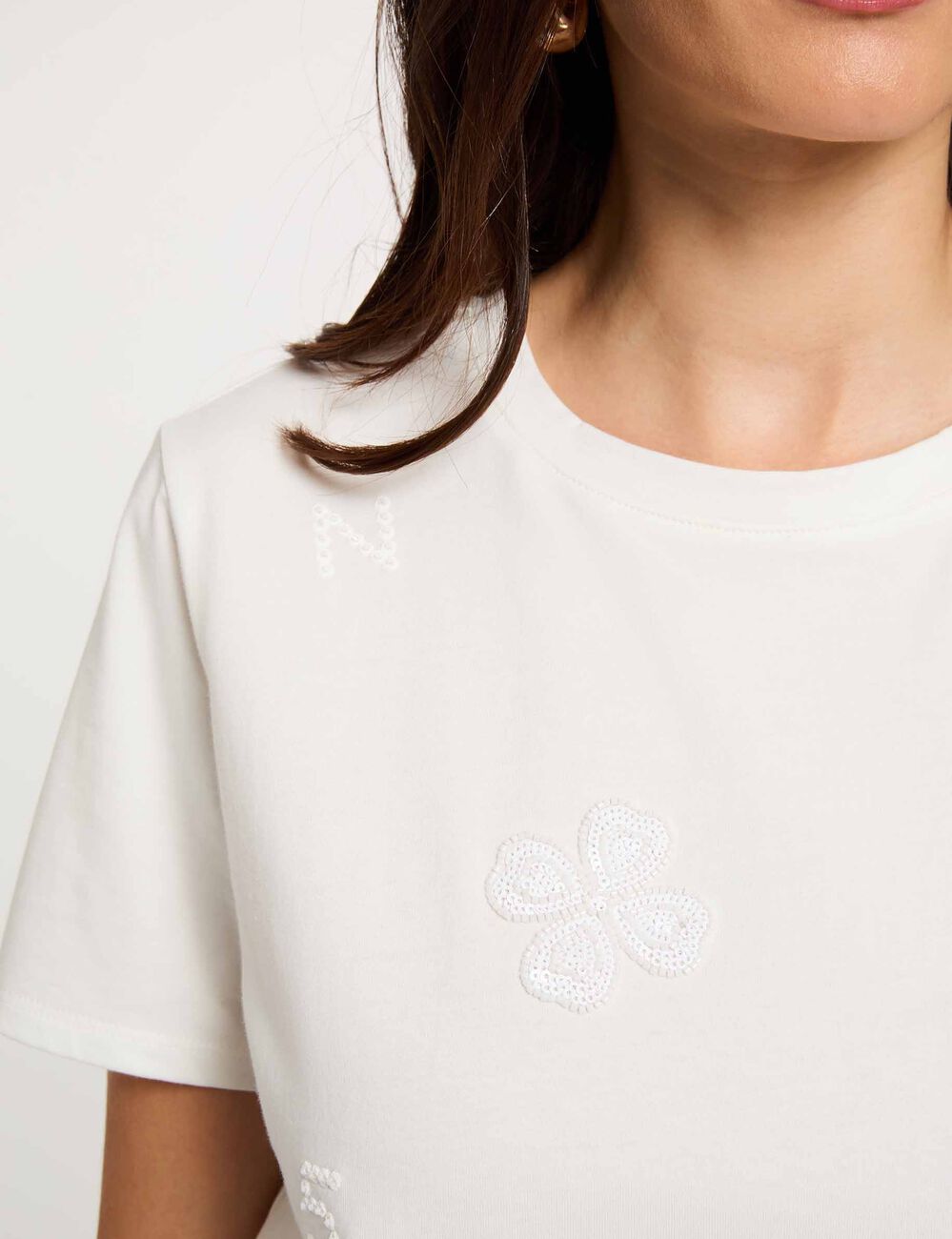 Camiseta bordada cuello redondo blanco mujer