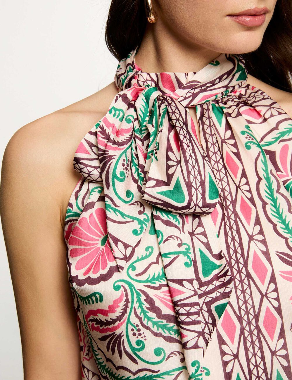 Blusa satinada con cuello alto multicolor mujer
