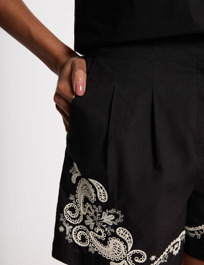 Pantal&oacute;n corto de cintura alta negro mujer