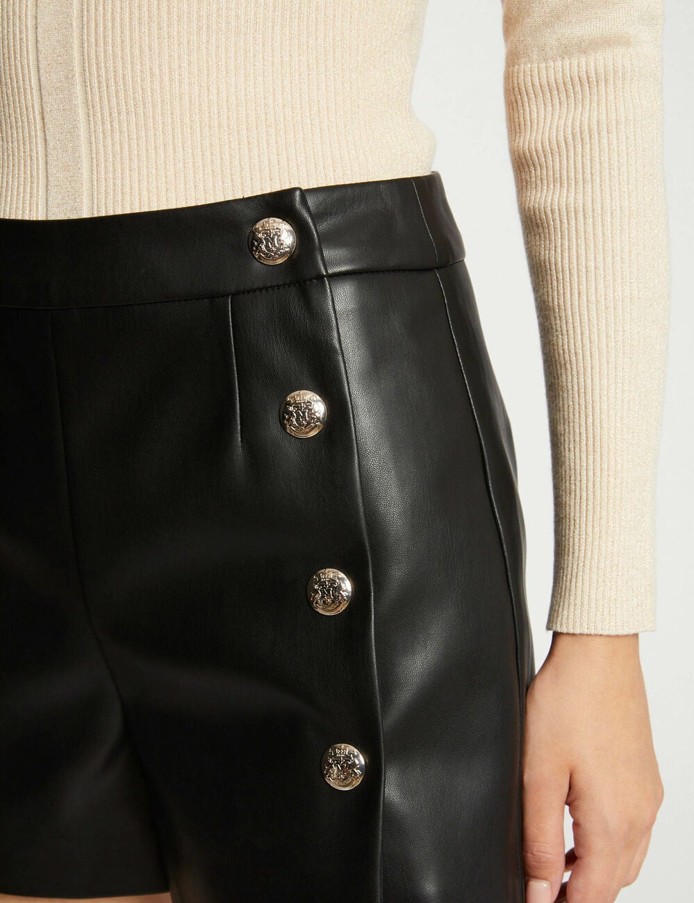 Short holgado cuero sint&eacute;tico negro mujer