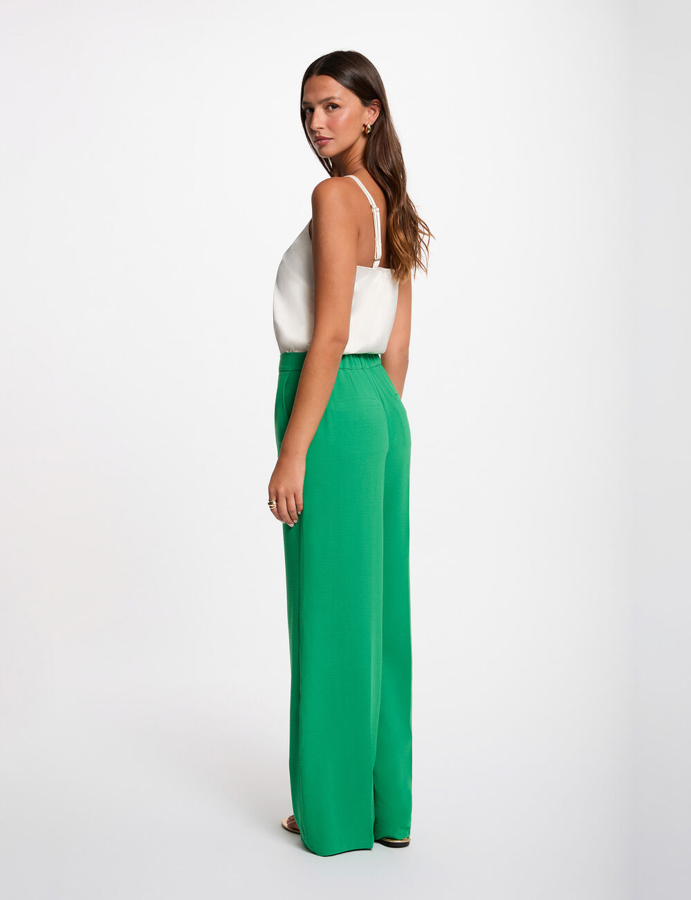 Pantal&oacute;n ancho y fluido verde pradera mujer