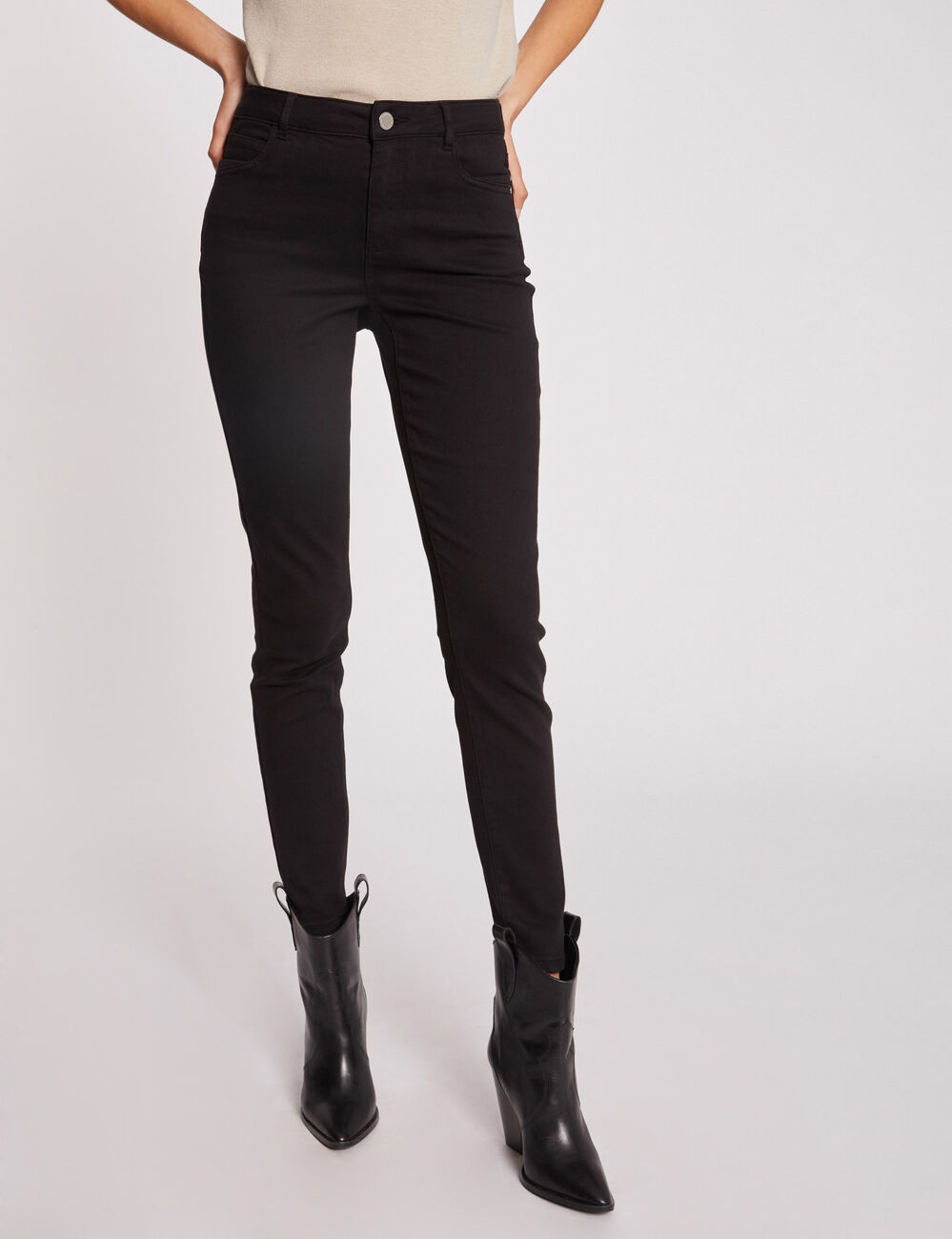 Pantal&oacute;n skinny talle est&aacute;ndar negro mujer