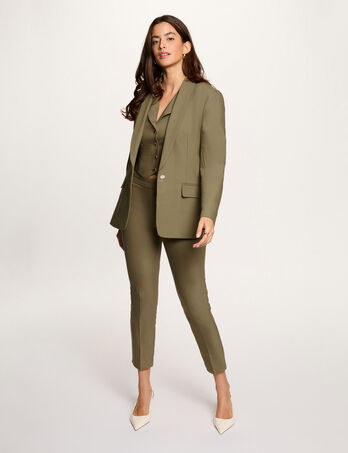 Pantal&oacute;n cigarette estilo corto verde caqui mujer