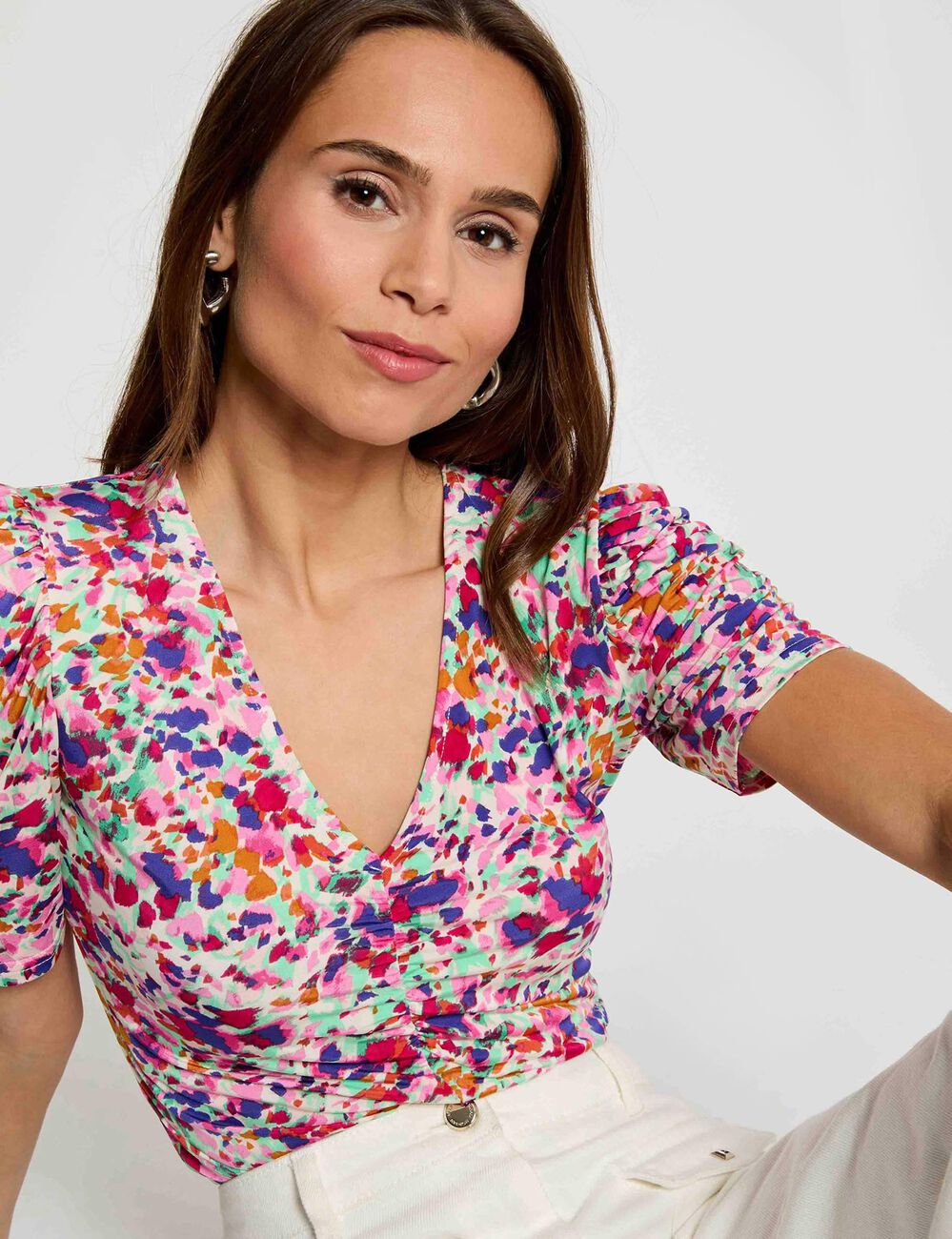 Camiseta ajustada cuello en v multicolor mujer