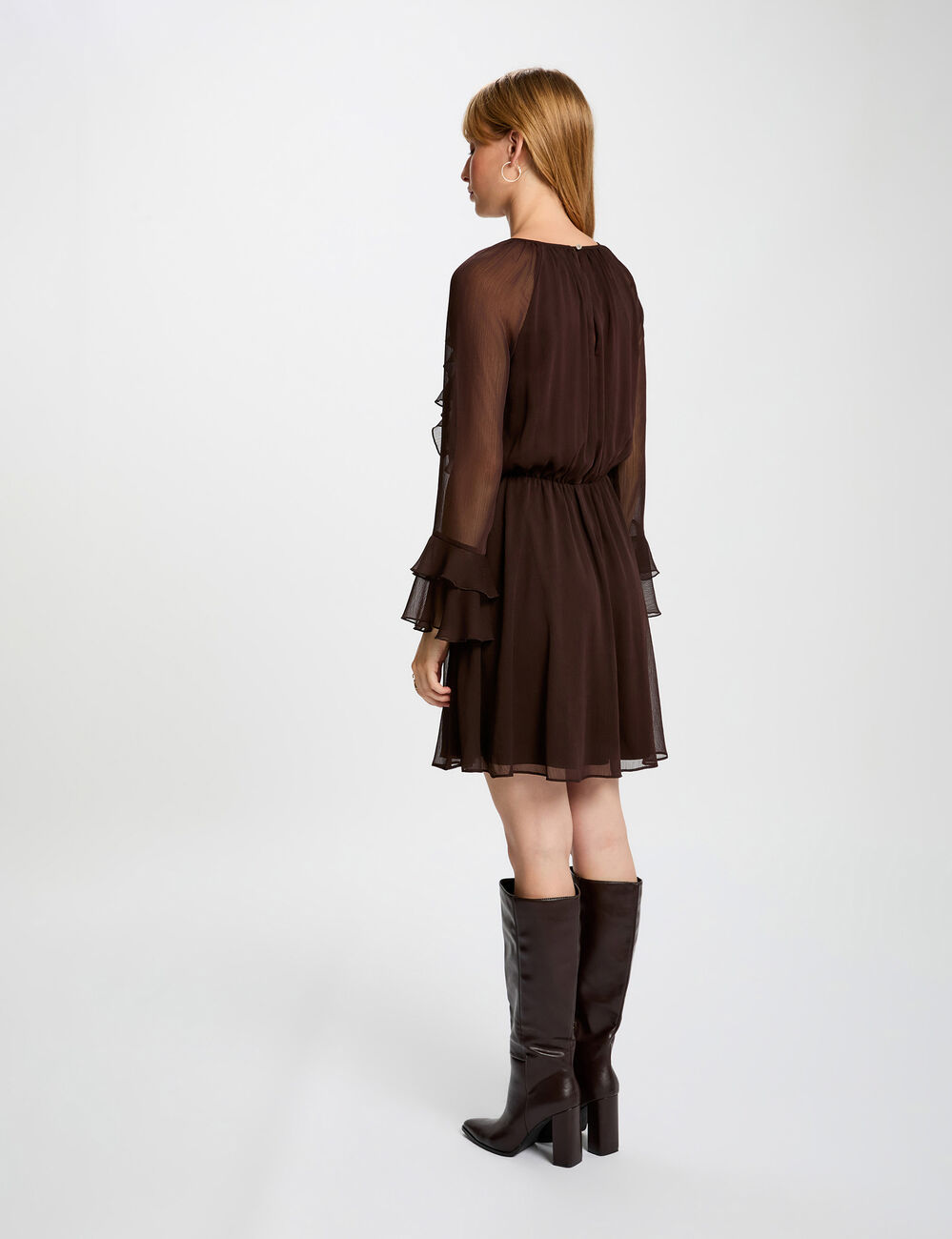 Vestido corto fluido marr&oacute;n oscuro mujer