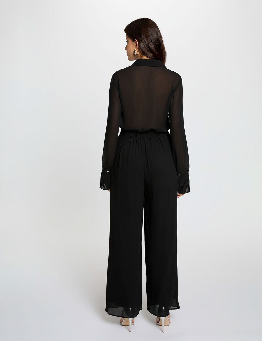 Mono fluido con cuello de solapa negro mujer