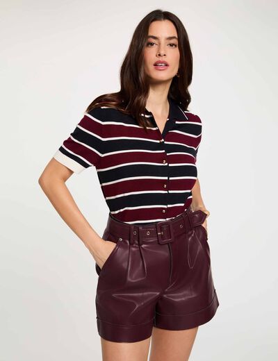 Pantal&oacute;n corto slim de cuero sint&eacute;tico ciruela mujer