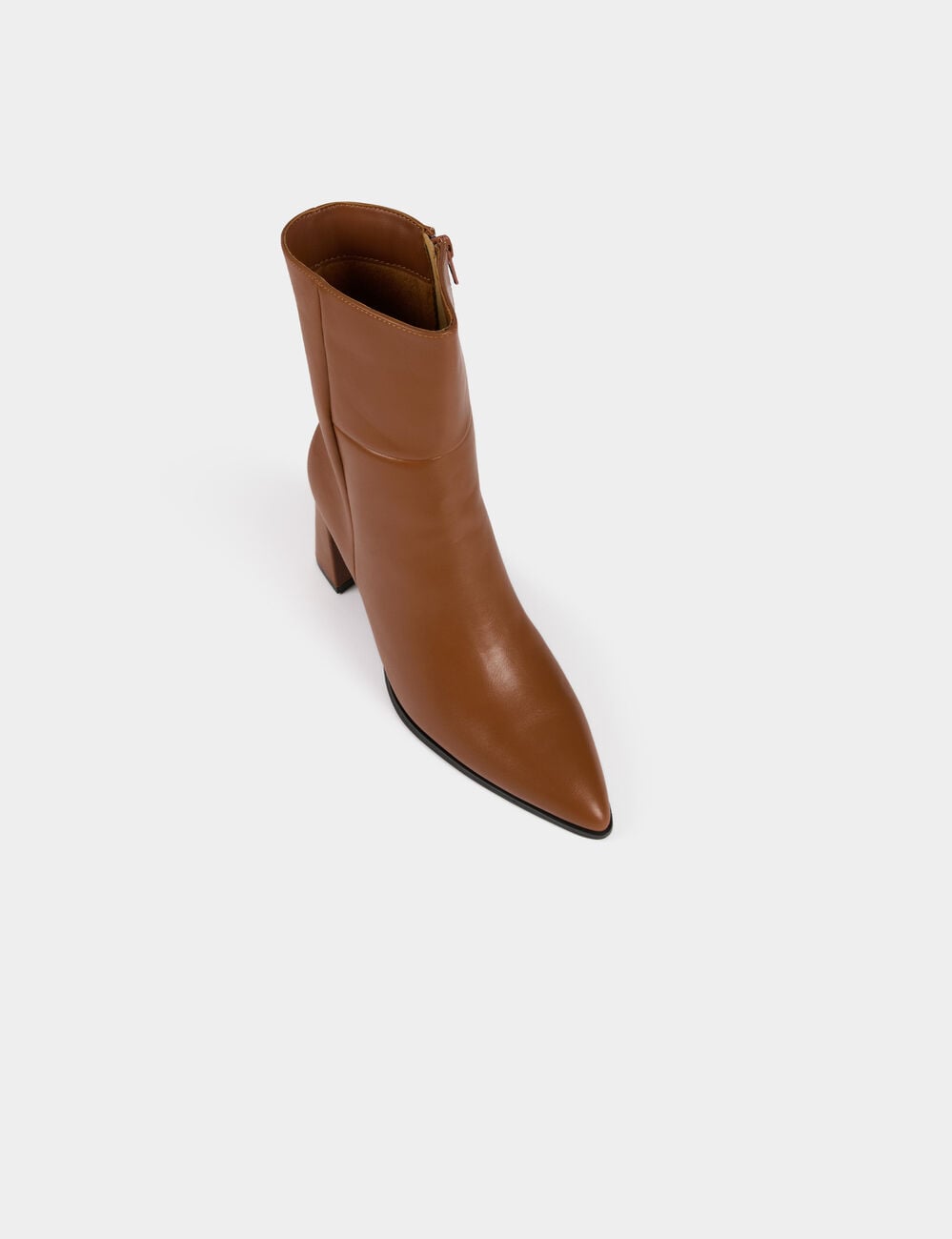 Bota corta con tac&oacute;n c&aacute;mel mujer