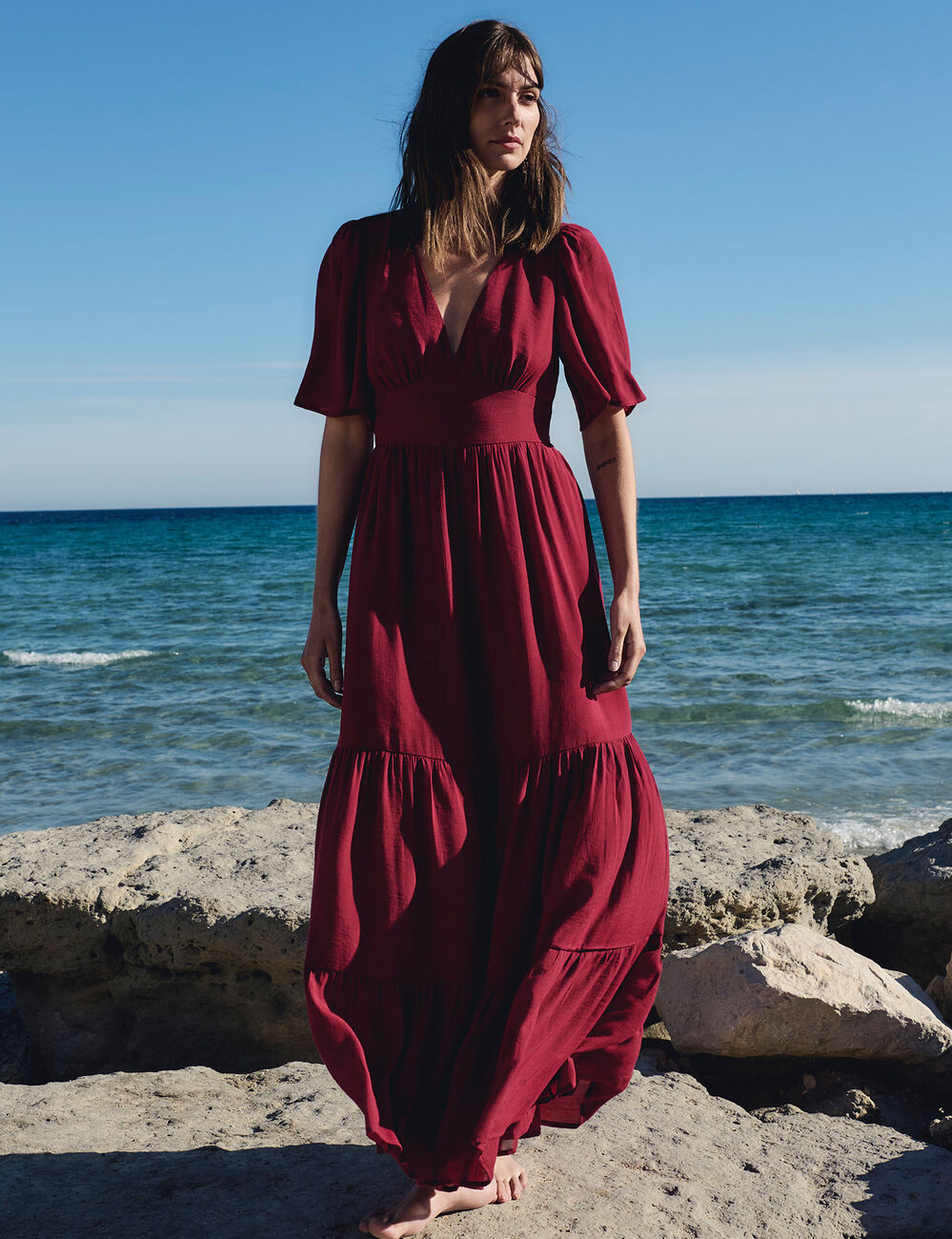Vestido largo con cuello en V burdeos mujer