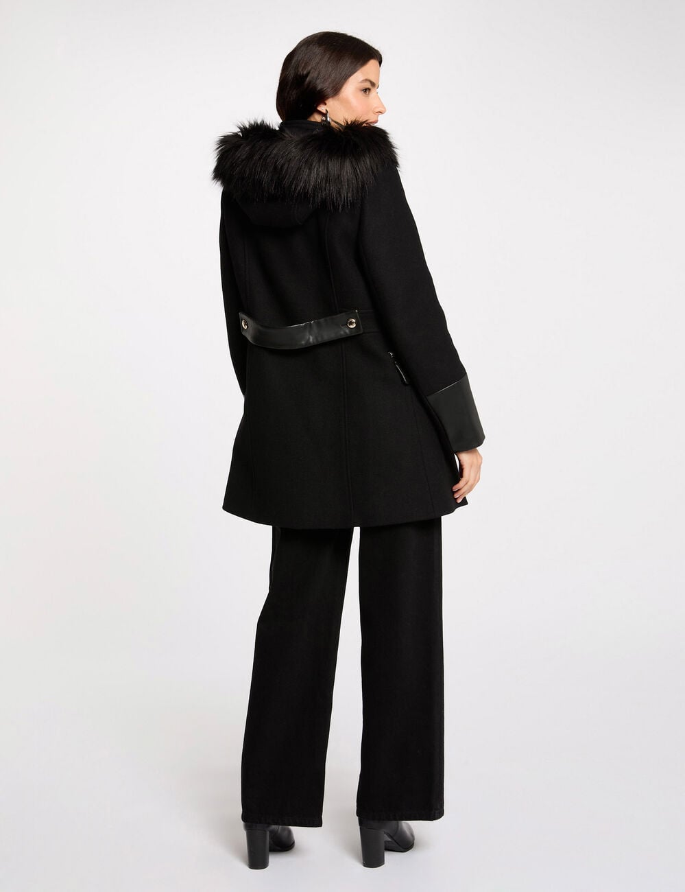 Abrigo de bucle con cuello alto negro mujer