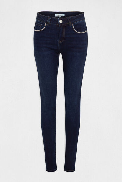 Vaquero slim con detalles de cadena vaquero en bruto mujer