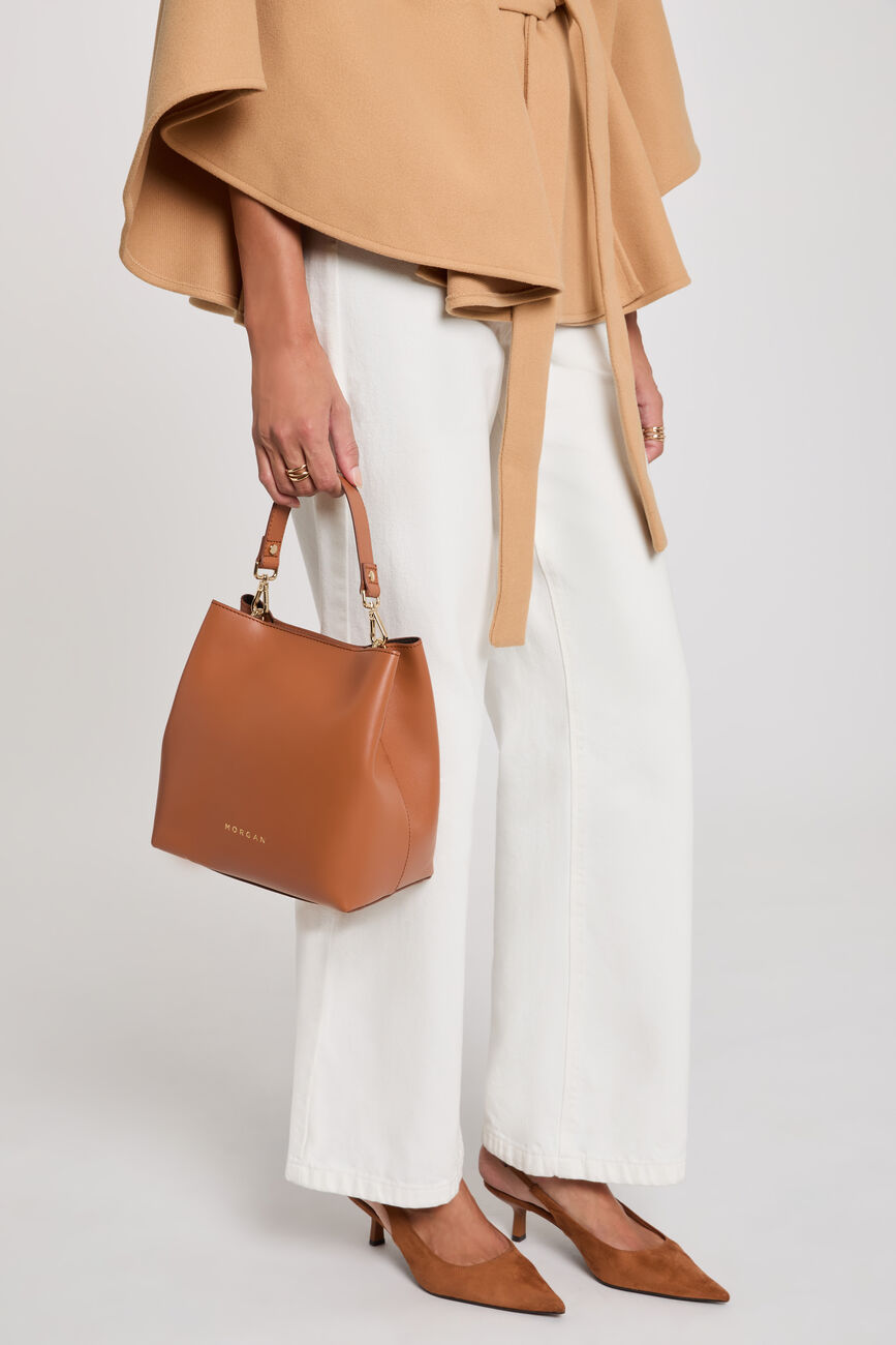 Bolso saco de cuero c&aacute;mel mujer
