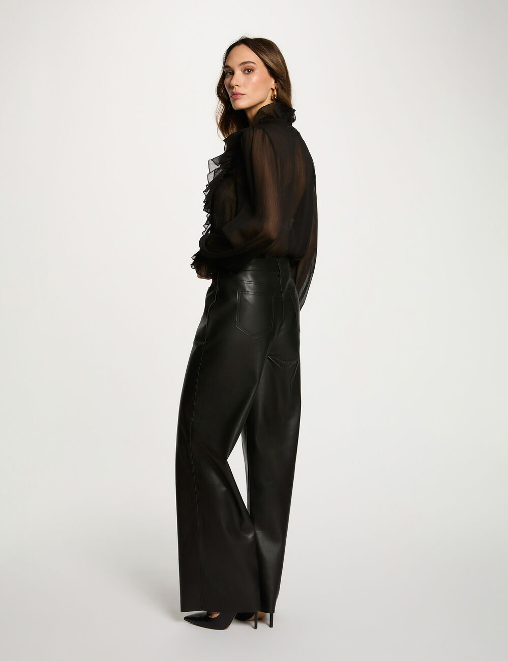 Camisa fluida con cuello en v negro mujer