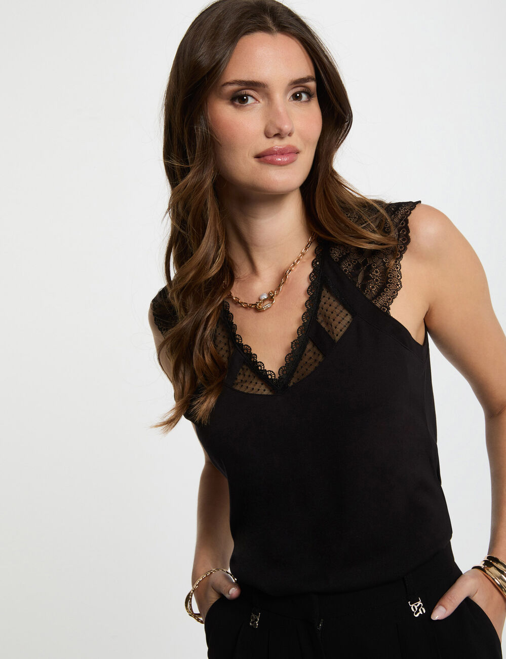 Camiseta de encaje con cuello en v negro mujer