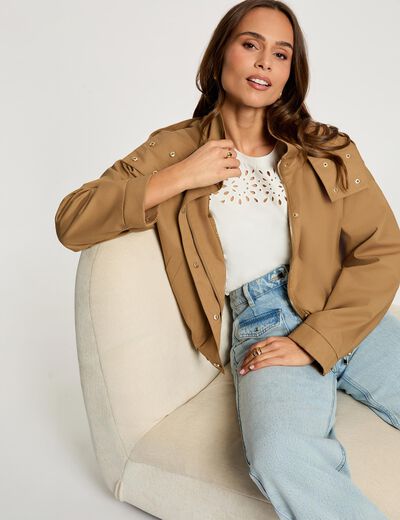 Chaqueta corta con cuello alto c&aacute;mel mujer