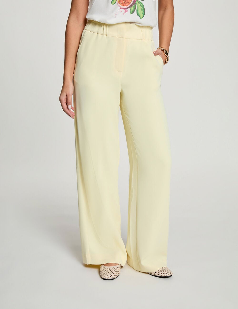 Pantal&oacute;n pernera ancha amarillo pastel mujer