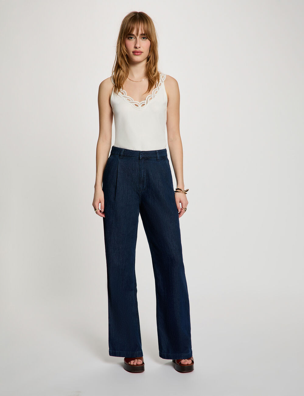Top ajustado con cuello en v blanco mujer