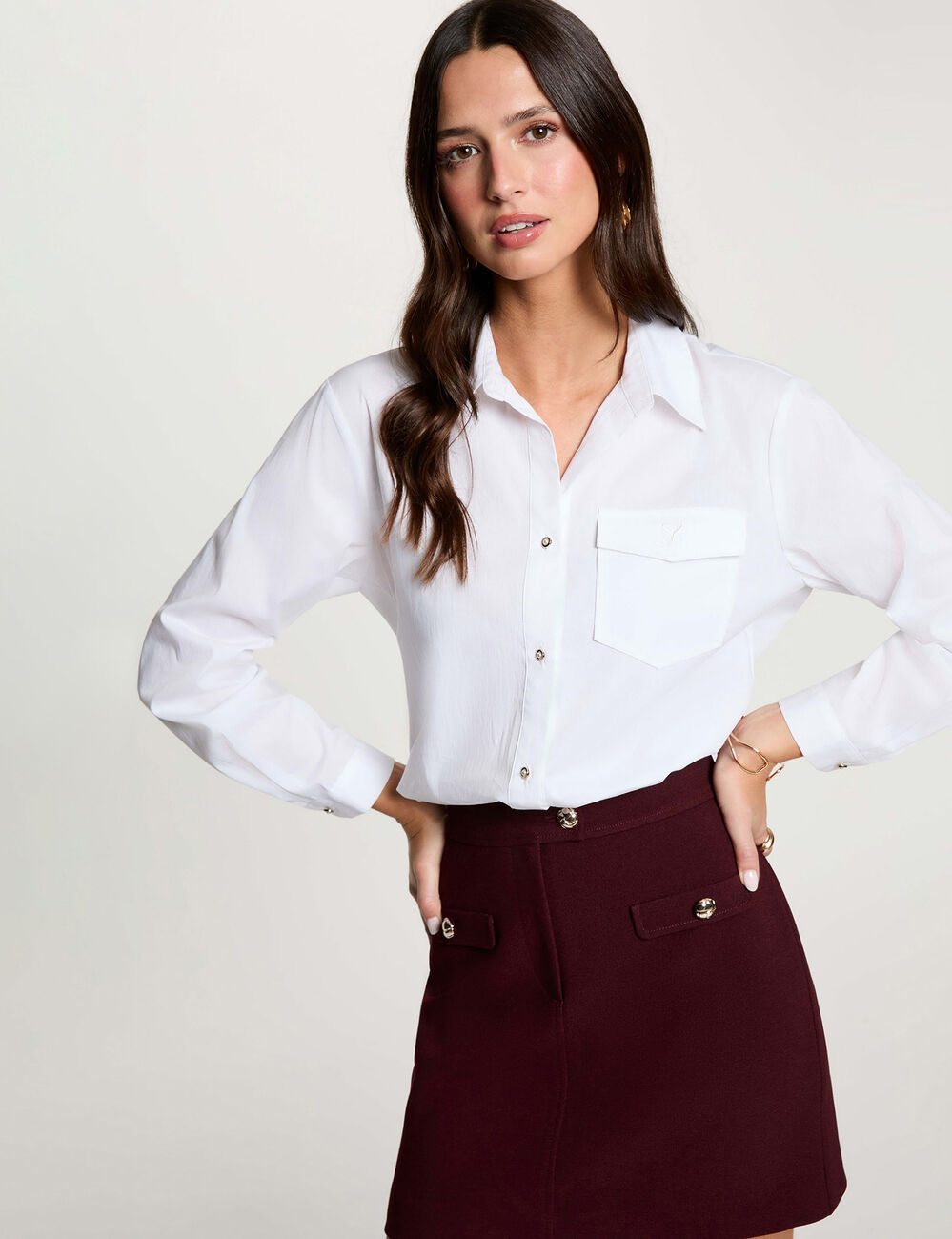 Camisa bordada con cuello vuelto blanco mujer
