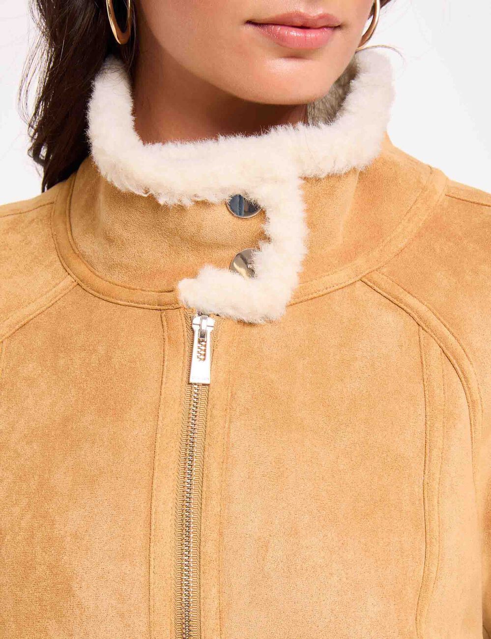 Chaqueta de ante con cuello alto c&aacute;mel mujer