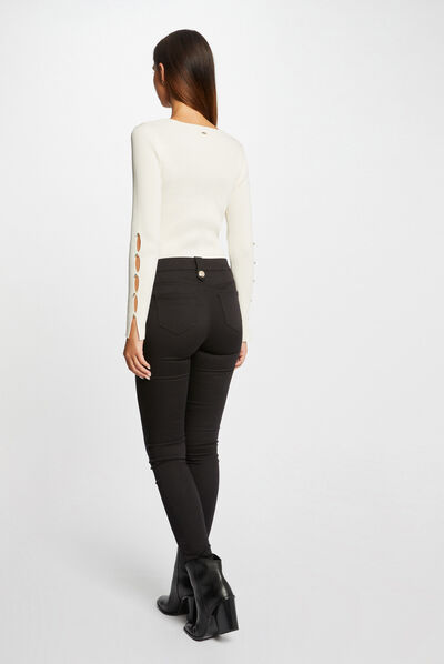 Pantalón skinny con botones decorativos negro mujer