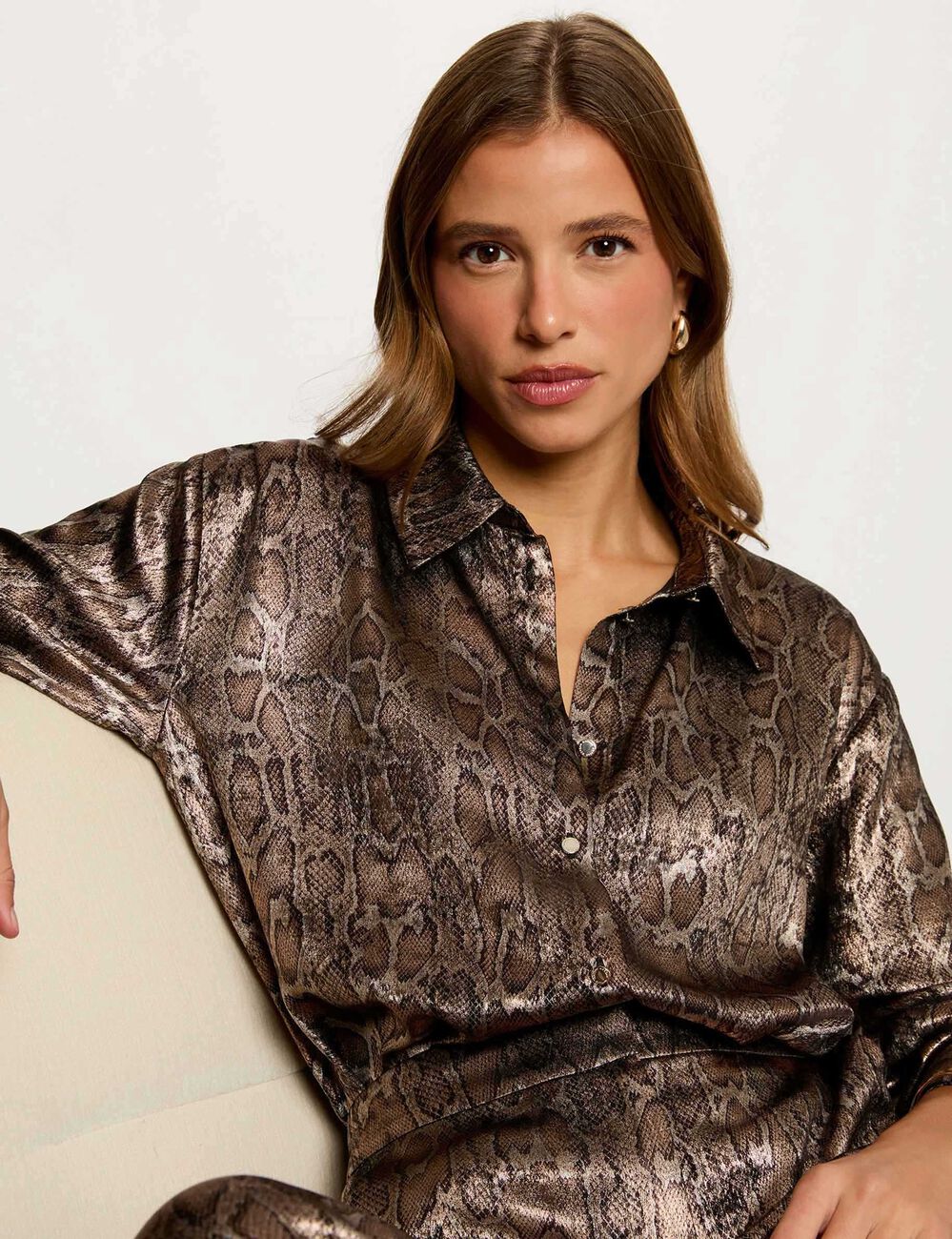 Camisa satinada de pit&oacute;n multicolor mujer
