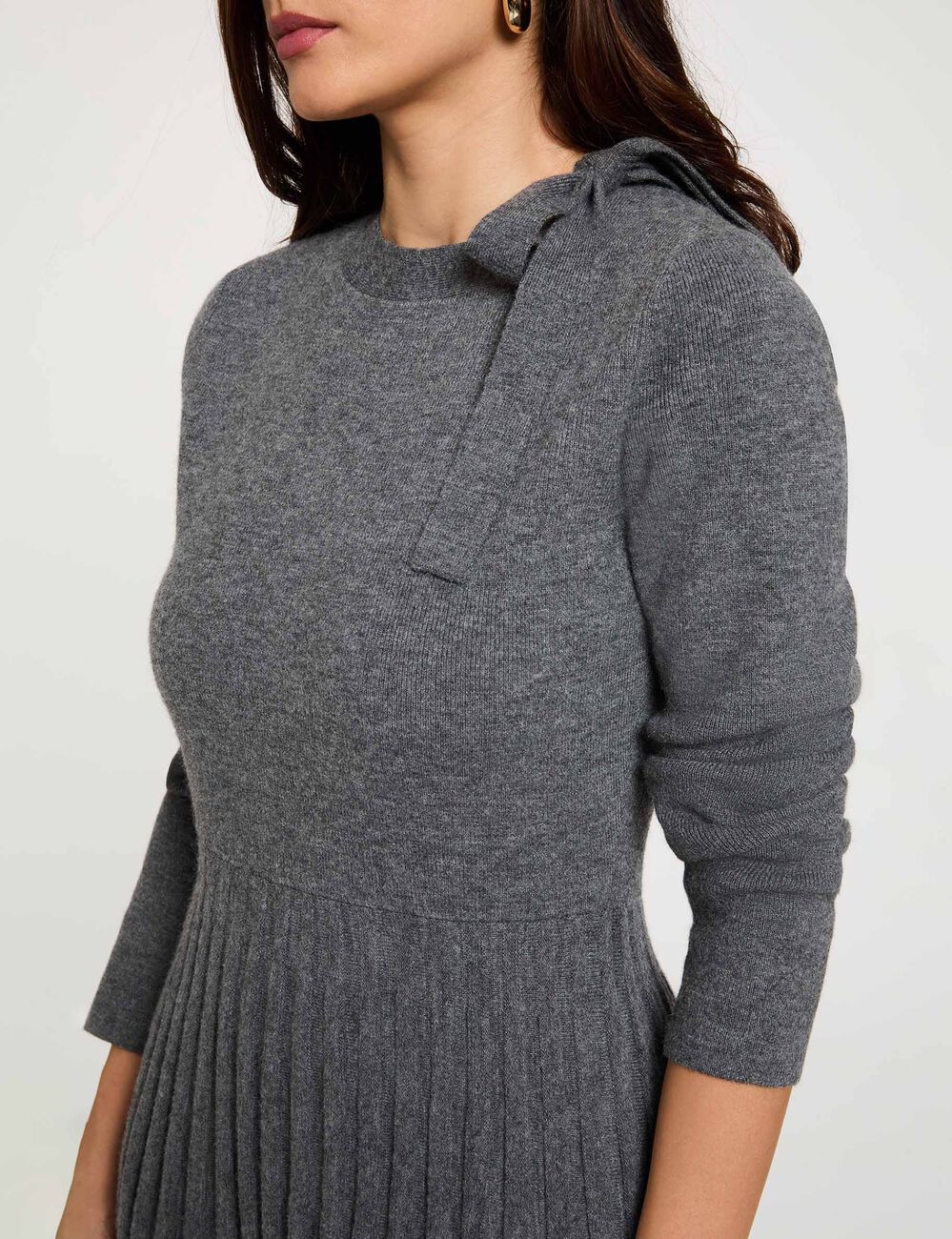 Vestido de punto plisado gris claro mujer