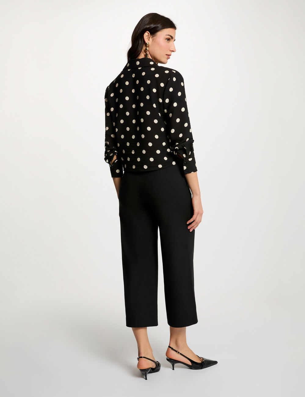 Camisa cropped de lunares negro mujer